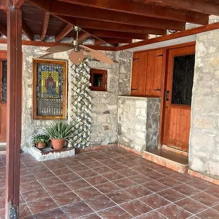 Enchanting Traditional Village Apartman Ajía Marína